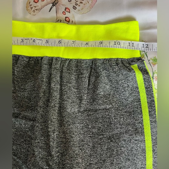 F&F Size: One Size Sport Workout Set Sleeveless Top/Leggings Gray/Neon - Picture 7 of 11